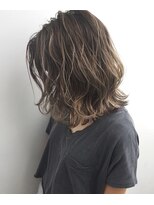 トルネード(TORNADO)&nbsp;外国人風ボブ ハイライトグラデーション グレージュ　外ハネ