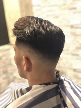 バーバーショップ レガロ(REGALO) ポンパドールサイドパートスタイル