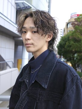 ノブレス ノアール(NOBLESSE NOIR) メンズウルフ/ツイストスパイラルパーマ/ハイライト