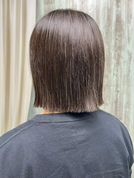 フレーム へアアンドトリートメント 天王寺北口店(FRAME) ぱつっと切りっぱなしスタイル