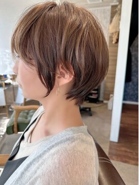 ヨル(Jor) 丸みとくびれの小顔スタイル