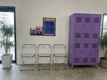 お荷物はロッカーにお預け下さい！