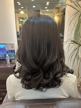 キャラ 池袋本店(CHARA) 半年ぶりのパーマかけ直してみたらコテ巻き風で可愛い！【貴也】