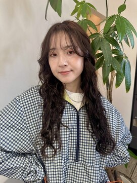 ワイビー グリーン リル(y.be green rel) ラフに揺れる、こなれカール