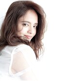 奥行きと透明感楽しむヌーディーベージュ