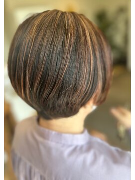 フラッシュ 高蔵寺店 ハイライト丸みショート