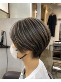  &nbsp;&nbsp;&nbsp;40代・50代に人気の白髪ぼかしショート