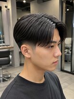 エミヲ 石川町(emiwo) 【押川】ショートセンターパート×テーパーフェード