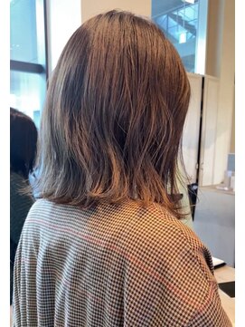 マイティ バイ エイチ(mighty by H) ベージュ×ボブ×金髪ショート