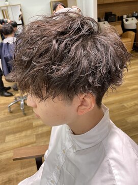 ネイビー(NAVY) メンズヘアで人気のソフトツイスト＋スパイラルパーマ