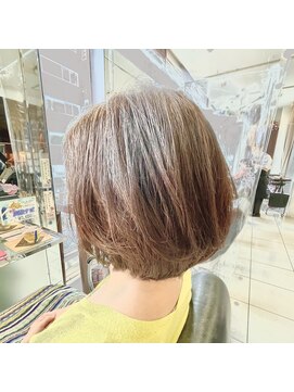 トレボー 聖蹟桜ヶ丘店 丸みショートボブ
