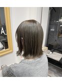 グレージュカラー×切りっぱなしボブ