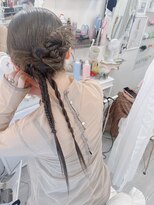 ワンホン三つ編みアレンジ