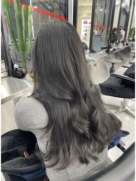 アルドーレフィエロ シンサイバシ(Ardore fiero shinsaibashi) ブリーチなしで出来るアッシュグレー×レイヤー♪[白川幸太]