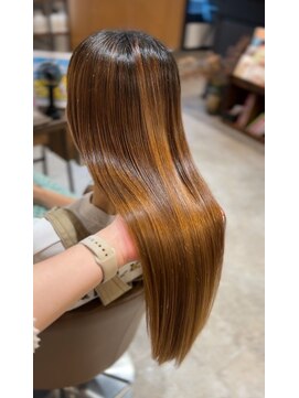 スペックホルダー(Spec Holder) 光をまとう艶髪ロングデザインカラー