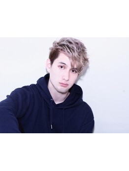 ON/OFFキマる！"こなれ感"を操る大人スタイル。周りと差をつけるメンズスタイルは、マンツーマンサロンで。