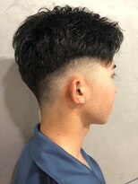 ディスイズバーバー(THIS IS BARBER)&nbsp;ツーブロック フェード ニュアンスパーマ 刈り上げ 20代