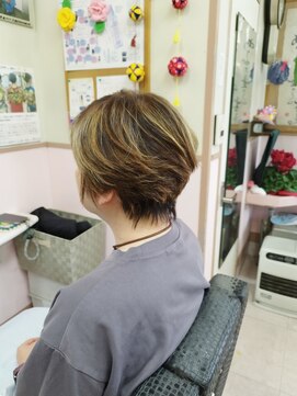 ハッチ美容室 白髪ぼかしメッシュ＋カット