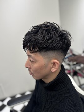 フランクス バーバー ウエストトウキョウ 吉祥寺店(FRANK’S BARBER WEST TOKYO) サーフカール刈り上げセンターパート波巻きツイストスパイラル