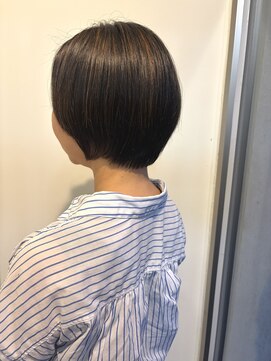 ペスカケイクリエイティブ(PESCA K-CREATIVE) 丸みシルエットの大人コンパクトショートボブ