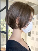 エリマ 調布(elima)&nbsp;大人かわいいショートボブ カーキグレージュ フェザーバング