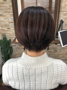 ハサミバイアトリエナガノ 千葉(8sami by atelier nagano) ショートボブ/センターパート/ツヤ髪/グラデーション/イヤリング