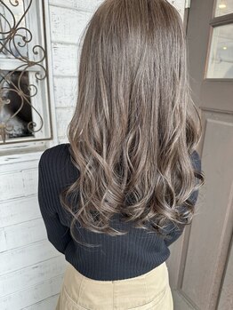 リムアズール 郡山店(Rim Azur)の写真/世界初!!ICEA認証のオーガニックグレイカラー[ヴィラ・ロドラ]アロマの香りで癒される髪に優しいカラーです
