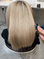 シロ(SHeIRO) ハイトーン、髪質改善、ホワイトベージュ