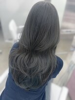 エヌアイ オモテサンドウ(ni omotesando)&nbsp;大人気！ワンカラーで叶う透明感オリーブ♪