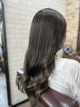 アトリエナガノ(atelier nagano) ニュアンスカラー/センターパート/ツヤ髪スタイル/ブルージュ