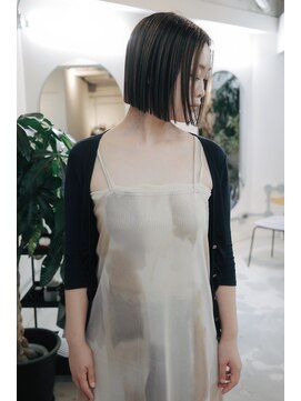 フェイヴィーズ(FavyS) バッサリカットアンブレラカラー切りっぱなしアゴラインボブ