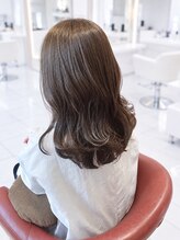 光に透けるような、透明感のある発色＊外国人風の色味を、繊細な技術で表現いたします！