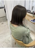 オリーブグレージュ