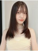 レイヤーカット　セミロング　ストレートヘア　ベージュ