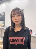 ナチュラルベージュの顔周りレイヤーミディアム