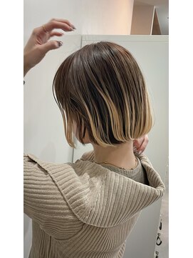 サクラ オモテサンドウ(SAKURA) プレイングカラー/グラデーションハイライト/ 切りっぱなしボブ