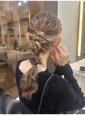 20代30代結婚式お呼ばれヘアセットふわふわ編みおろしスタイル