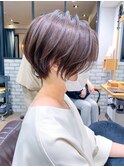絶壁解消×カーキグレージュ×40代×前髪長め大人ショートボブ永