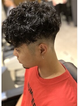 フランクスバーバーザスタンド(Frank’s barber the stand) スキンフェード刈り上げツーブロックスペインカール