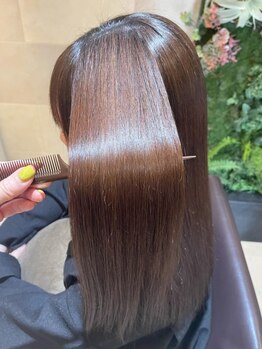 アラタラ ヘア リゾート(ARATARA Hair Resort)の写真/【エイジング毛にも対応◎】縮毛矯正をしながら髪質改善♪いつでも触っていたくなる自然なストレートへ☆