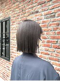 切りっぱなしカットアッシュベージュ透明感カラー前髪あり