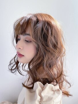 ダリア(Dahlia) 透け感レイヤーミディ × コーラルブラウン