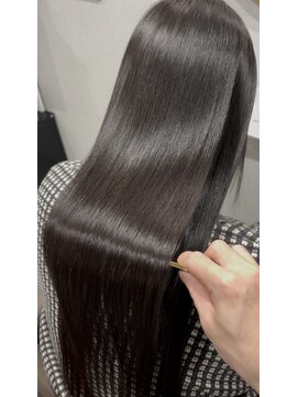 リジー 京橋(LYZY) 広がる髪がまとまる髪質改善縮毛矯正