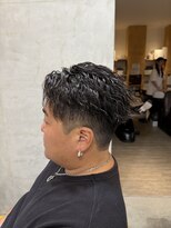 メンズクル(men's quru.)&nbsp;ツイストスパイラルパーマ刈り上げセンターパートメンズパーマ