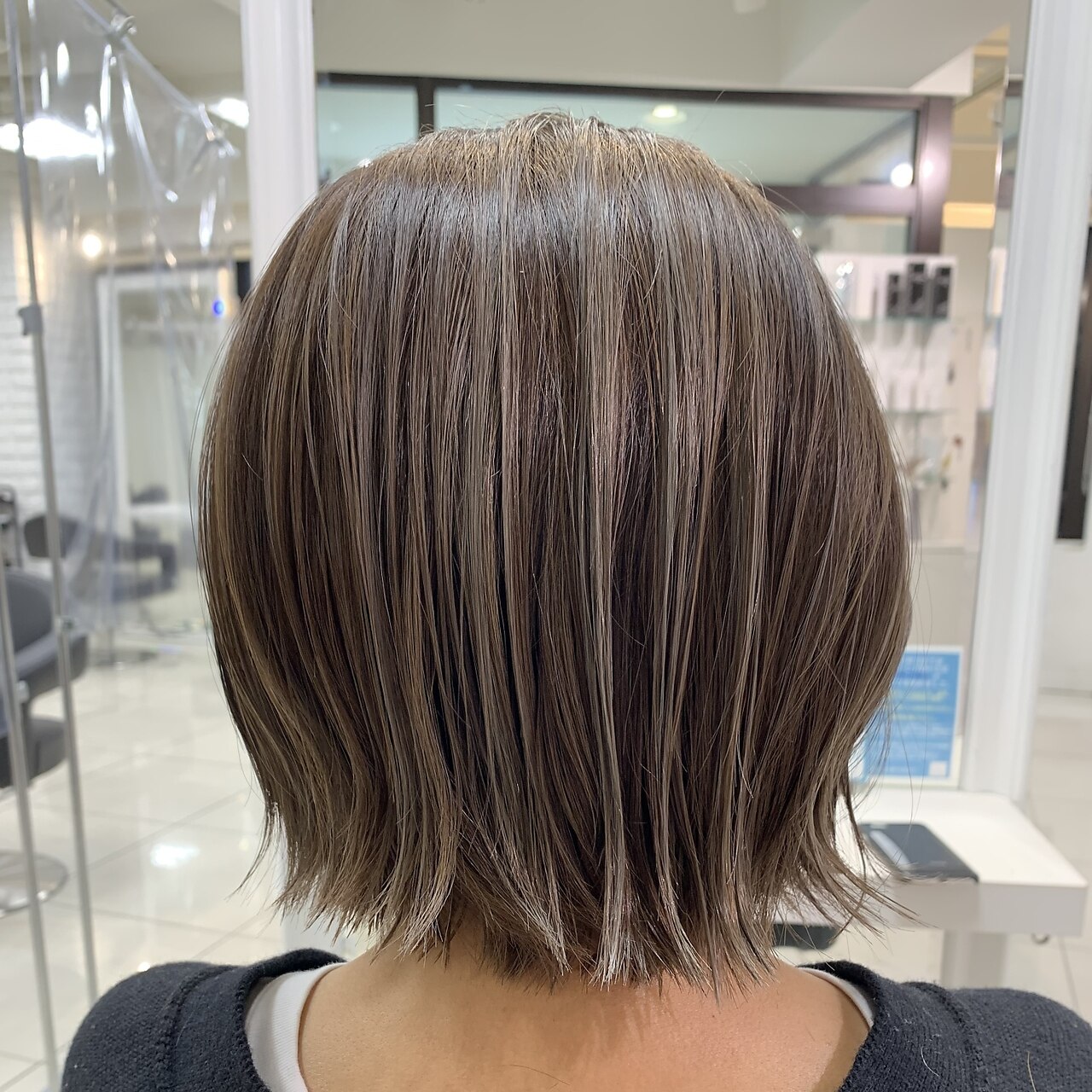脱白髪染め】白髪ぼかしシークレットハイライト｜ヘアカタログ