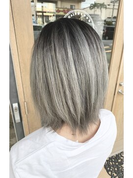 トリニティ(trinity) 外国人風カラー・シャドールーツ・グレージュ・ブリーチ・豊見城