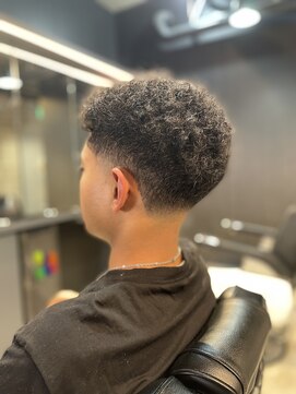 フランクスバーバー アンド ビアークラブ(FRANK'S BARBER and BEER CLUB) テーパーフェードカーリースタイルF