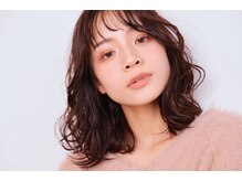 【お洒落な大人女性が支持♪】TVやSNSで話題の脱白髪染めできる「白髪ぼかしハイライト」って？