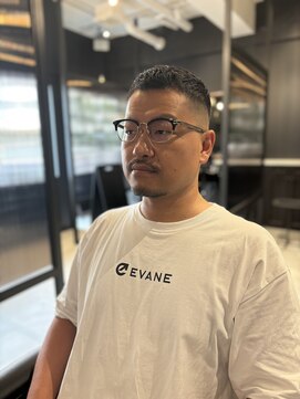 ザマンリバレッジニューヨーク(THE MAN LeverageNewYork) 大人海外スキンフェードカット