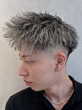 ルースト 西院店(ROOST) ツイストホワイトジェットモヒカン